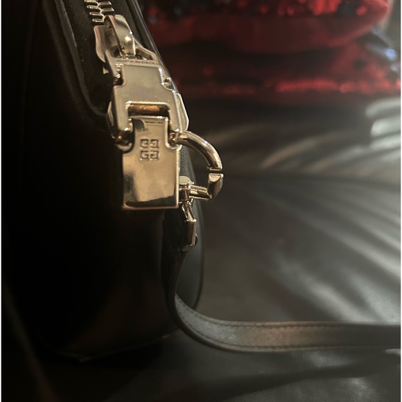 I am selling a small black authentic Givenchy Antigona crossbody bag in exc cond - Picture 15 of 15